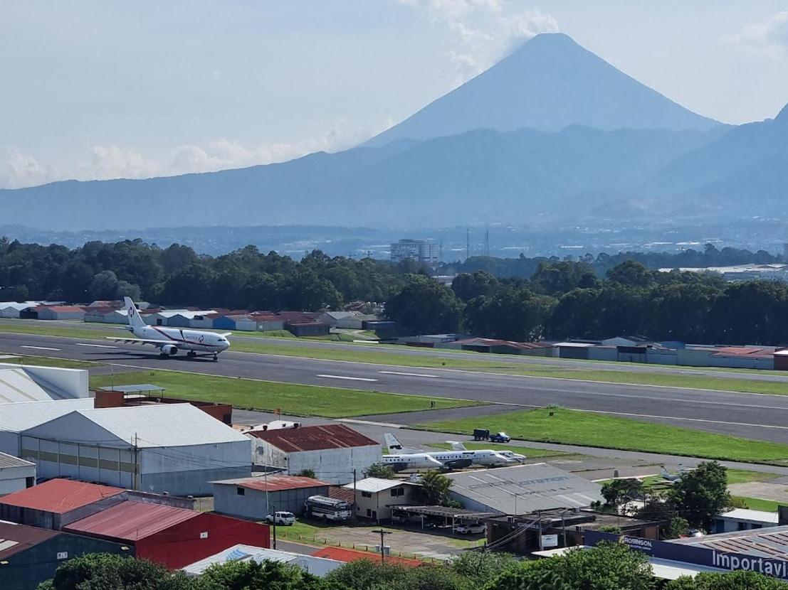 Appartement Amazing Aircrafts Views In Front Of Airport à Ville de Guatemala Extérieur photo