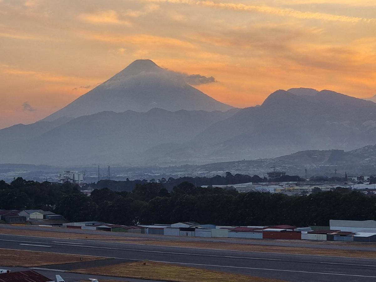 Appartement Amazing Aircrafts Views In Front Of Airport à Ville de Guatemala Extérieur photo