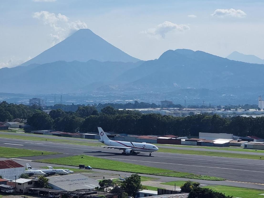 Appartement Amazing Aircrafts Views In Front Of Airport à Ville de Guatemala Extérieur photo
