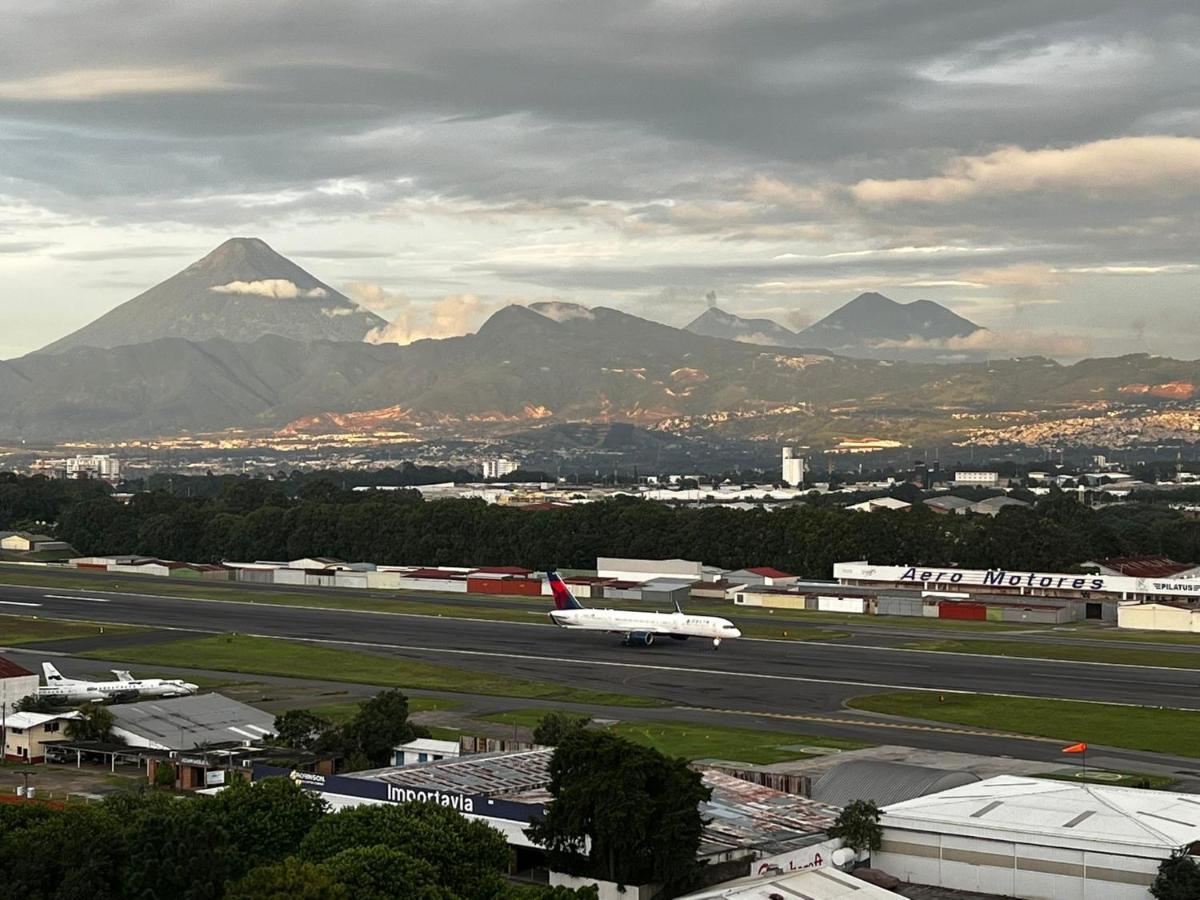 Appartement Amazing Aircrafts Views In Front Of Airport à Ville de Guatemala Extérieur photo